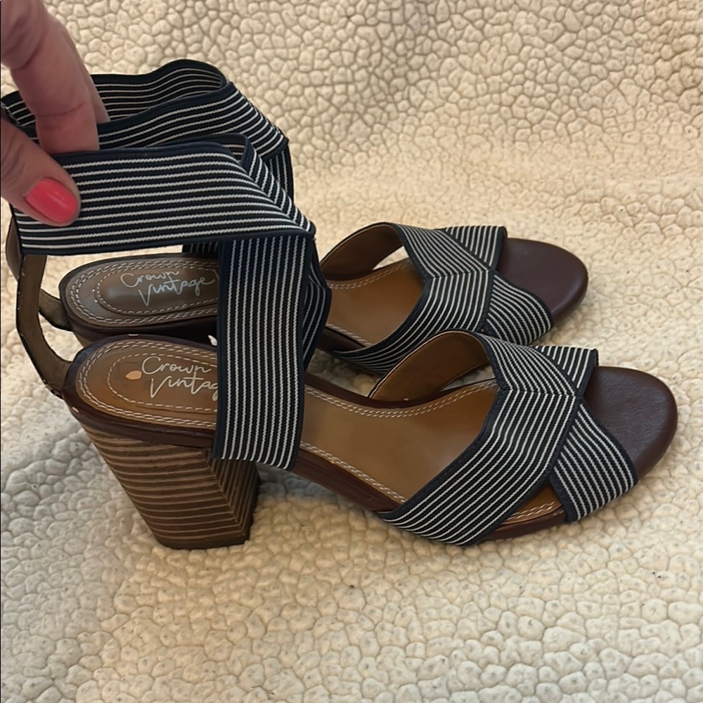 Crown Black and Brown Block Heel Sandals - Picture 8 of 11